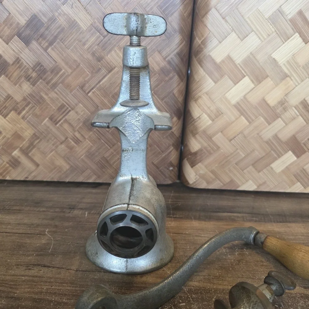 Vintage Cast Iron Universal Food Grinder #2‎ Meat Grinder Table Top Made in USA
